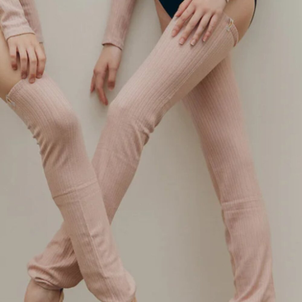 Chic Ribbed Leg Warmers in Soft Pink